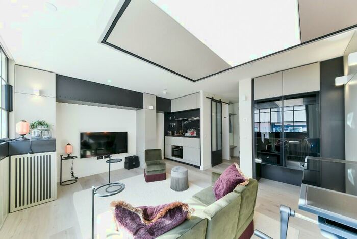 2 Bedroom Town House To Rent In , SP11