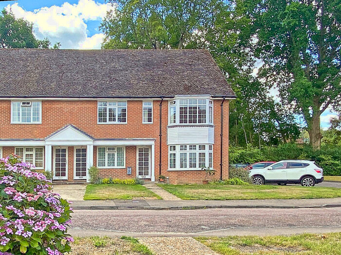 3 Bedroom Maisonette To Rent In Heathfield Court, Fleet, GU51