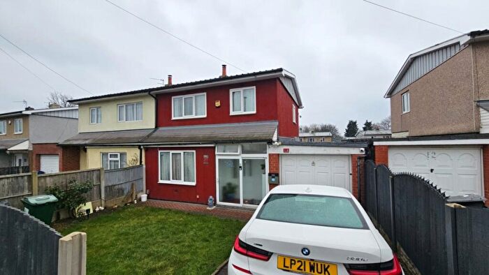 4 Bedroom Semi Detached House To Rent In Wooley Avenue, Wombwell, S73