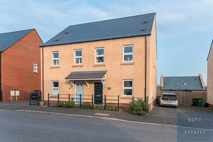 2 Bedroom Semi Detached House For Sale In Dart Avenue, Exeter, EX2