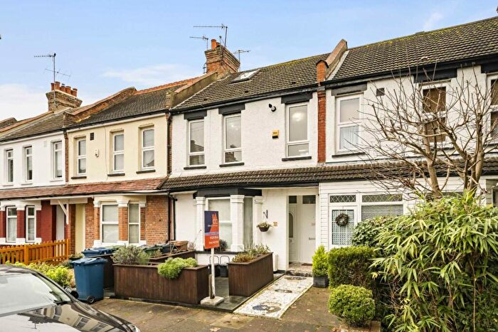 2 Bedroom Maisonette For Sale In Merivale Road, Harrow, HA1