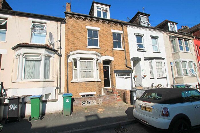 3 Bedroom Maisonette To Rent In Gladstone Road, Watford, WD17