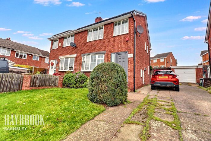 3 Bedroom Semi-Detached House For Sale In Sparkfields, Mapplewell, S75