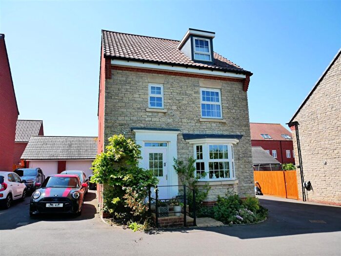 4 Bedroom Detached House For Sale In Dew Way, Calne, SN11