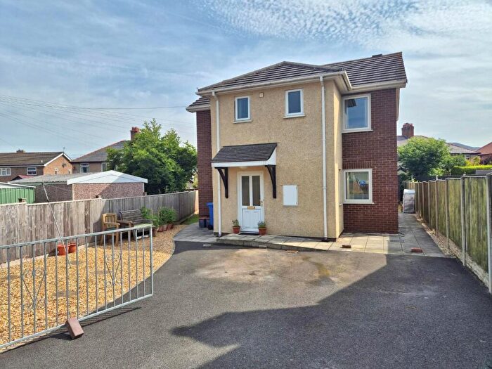 4 Bedroom Detached House For Sale In Llawr Y Dyffryn, Ruthin, LL15