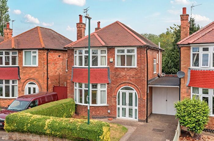 3 Bedroom Detached House For Sale In Seaford Avenue, Wollaton, Nottinghamshire, NG8