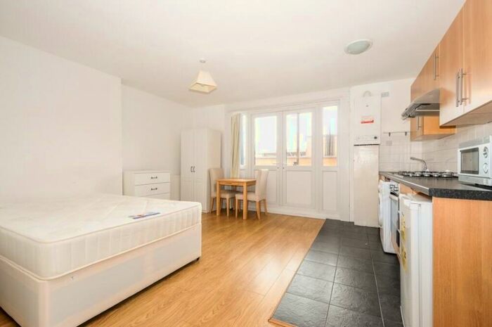 Studio To Rent In Mount View Road, London, N4