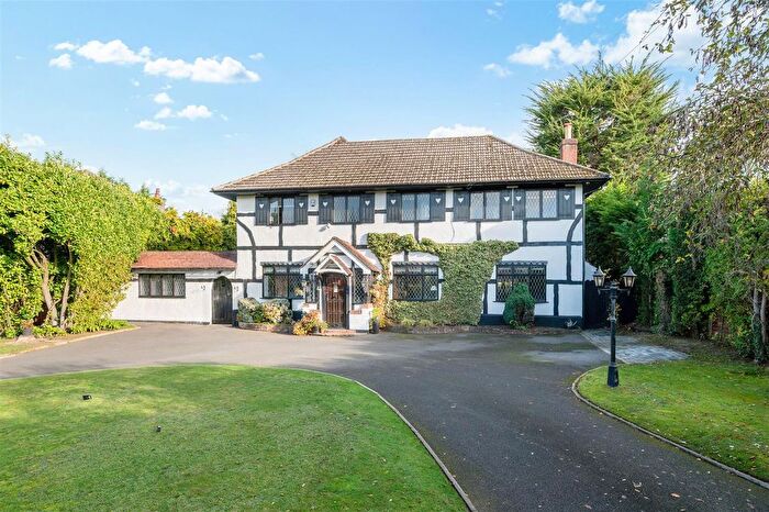 6 Bedroom Detached House For Sale In Longdown Lane North, Epsom, KT17