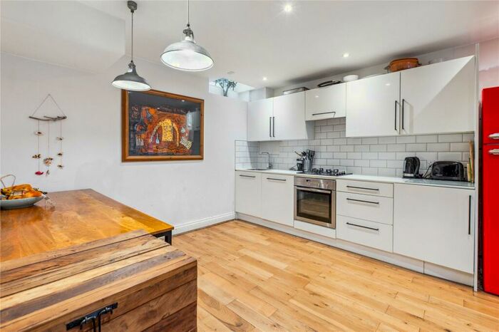 3 Bedroom Apartment To Rent In Railton Road, London, SE24