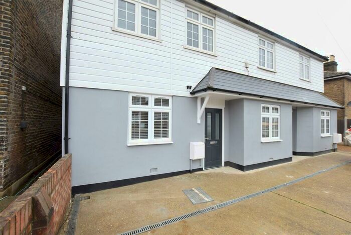 2 Bedroom Apartment To Rent In Albert Road, Romford, RM1