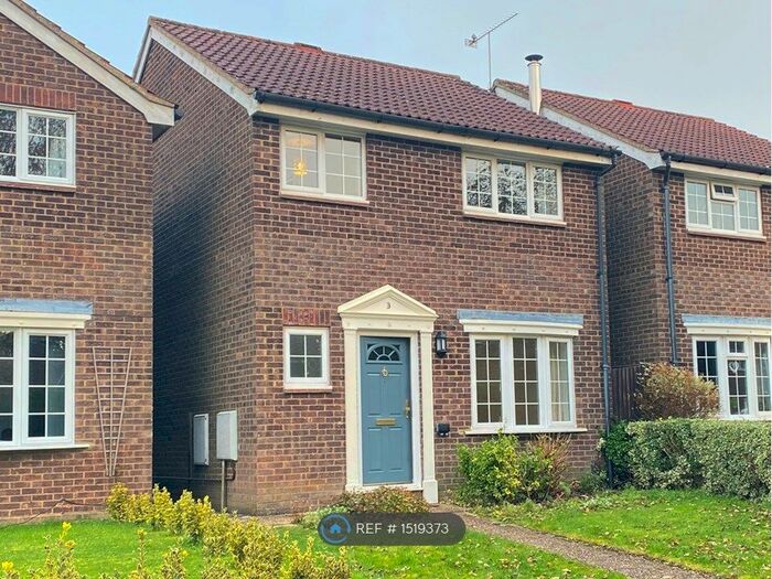 3 Bedroom Detached House To Rent In Scotland Close, Ash Vale, GU12