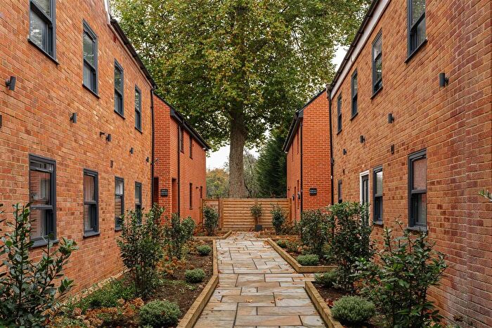 2 Bedroom Flat For Sale In Carna Court, Bell Street, Reigate, RH2