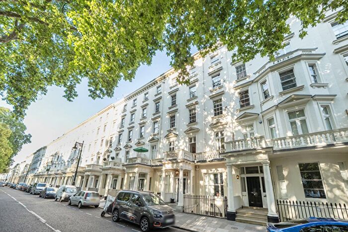 2 Bedroom Flat To Rent In St George's Square, Pimlico, London, SW1V