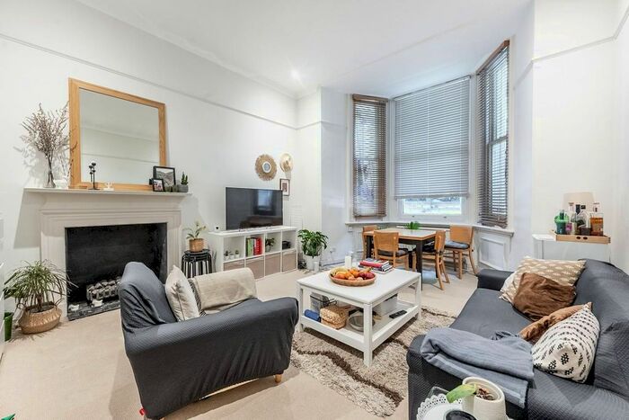 1 Bedroom Flat To Rent In Redcliffe Square, Chelsea, London, SW10