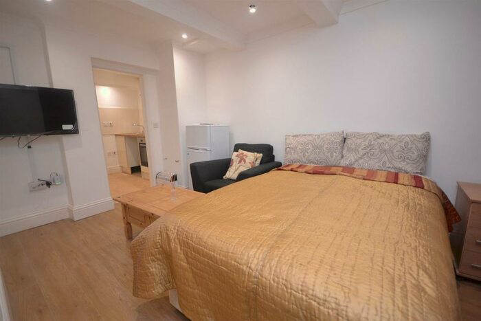 Studio To Rent In London Road, Reading, RG1