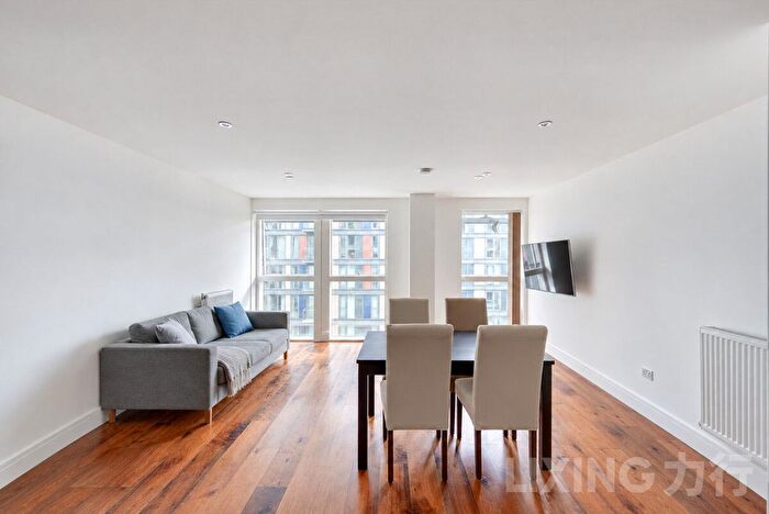 2 Bedroom Flat For Sale In Jackson Tower, Lincoln Plaza, Canary Wharf, E14