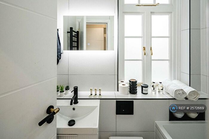 2 Bedroom Flat To Rent In St. Margarets Road, London, SE4