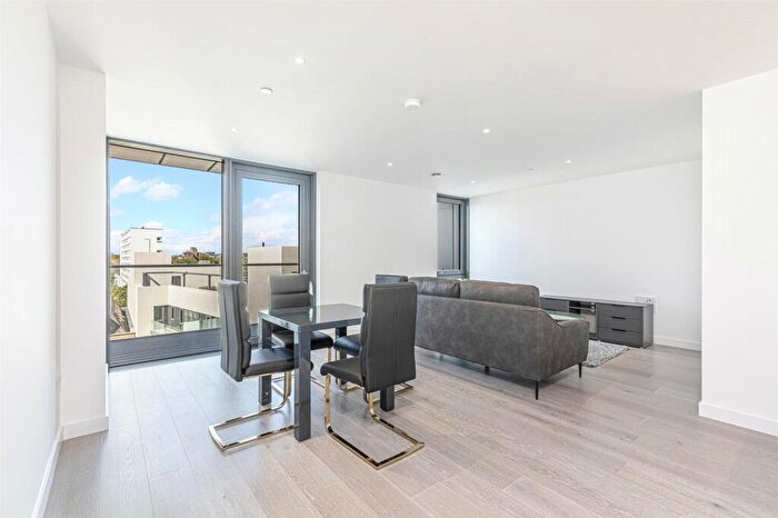 2 Bedroom Apartment To Rent In Carriage House, City North Place, Finsbury Park, N4