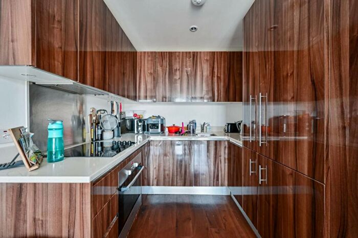 2 Bedroom Flat To Rent In Major Draper Street, Woolwich, London, SE18