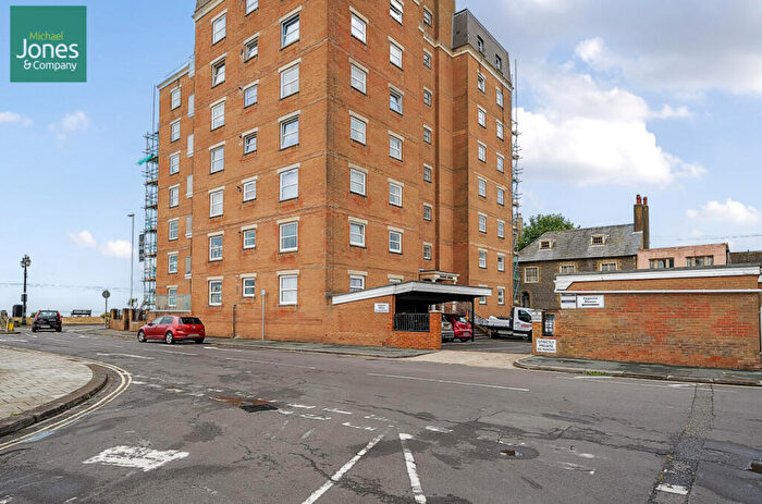 2 Bedroom Flat To Rent In Augusta House, Augusta Place, Worthing, West Sussex, BN11