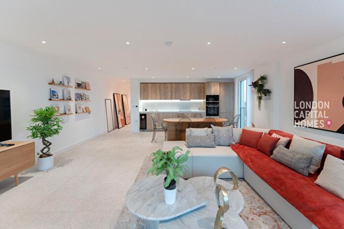 3 Bedroom Apartment To Rent In Georgette Apartments, Sidney Street, London, E1