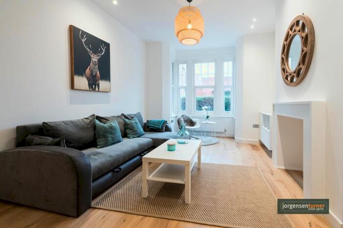 1 Bedroom Flat To Rent In Pennard Road, Shepherds Bush, London, W12