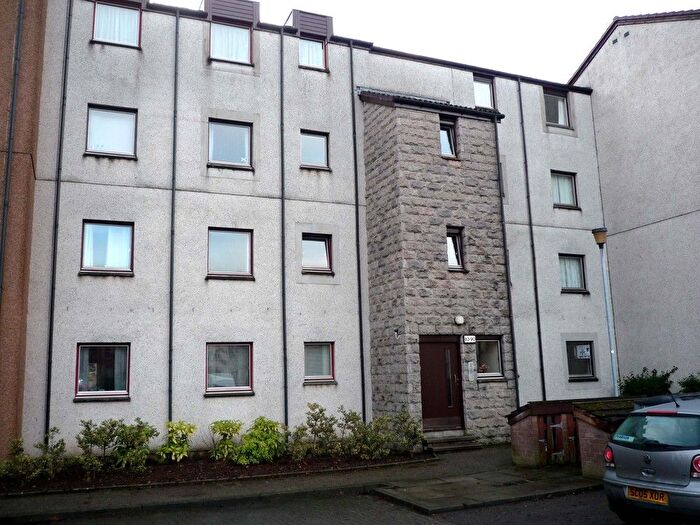 2 Bedroom Flat To Rent In Headland Court, Aberdeen, AB10