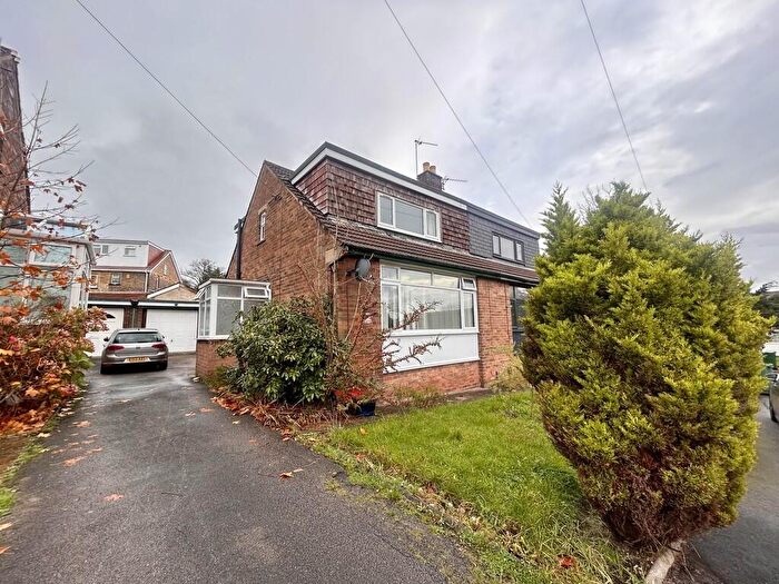 3 Bedroom Semi-Detached House To Rent In Yew Tree Crescent, Bradford, BD8