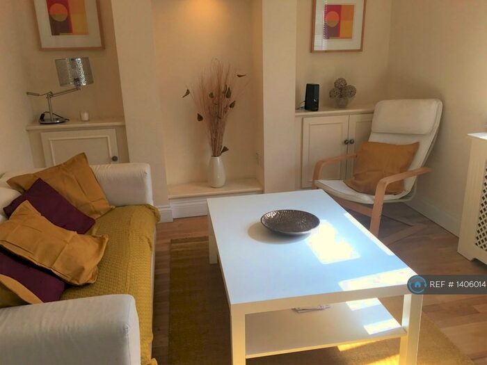 4 Bedroom Terraced House To Rent In Charles Street, Reading, RG1