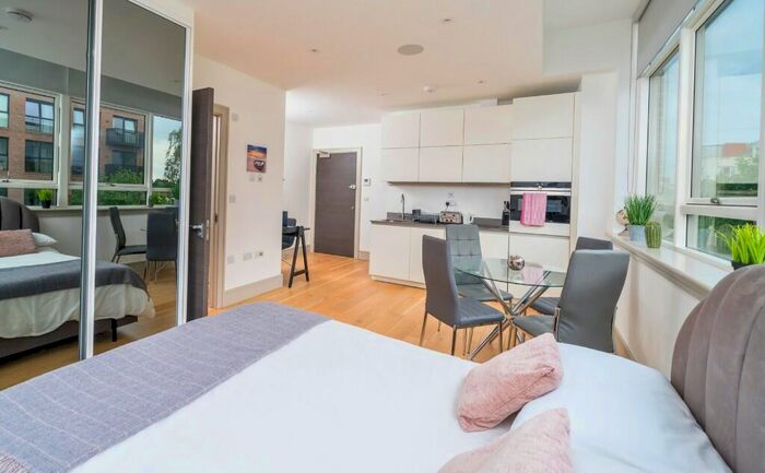 Studio To Rent In Lawrence Road, London, N15