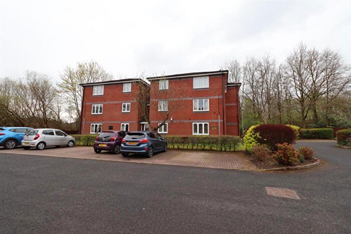 2 Bedroom Flat To Rent In Wordsworth House, Macclesfield, SK10