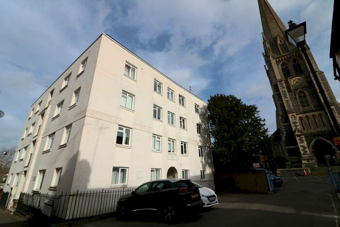 2 Bedroom Flat To Rent In Church Street, Dorking, RH4
