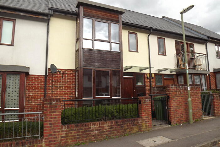 2 Bedroom Terraced House To Rent In Oakridge, RG21