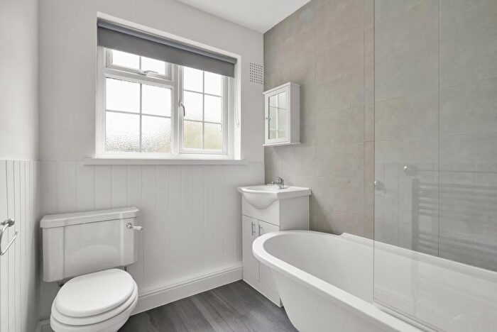 2 Bedroom Apartment To Rent In Castleview Road, Weybridge, Surrey, KT13