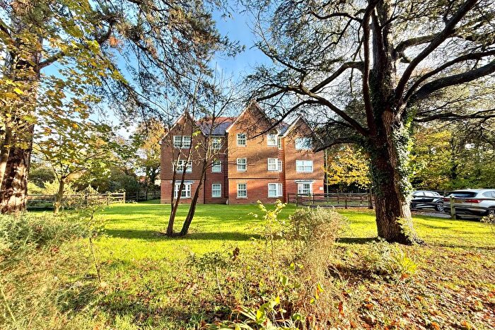 2 Bedroom Flat For Sale In Montefiore Dive, Sarisbury Green, SO31