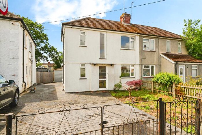 3 Bedroom Semi-Detached House For Sale In Queensway, Didcot, OX11