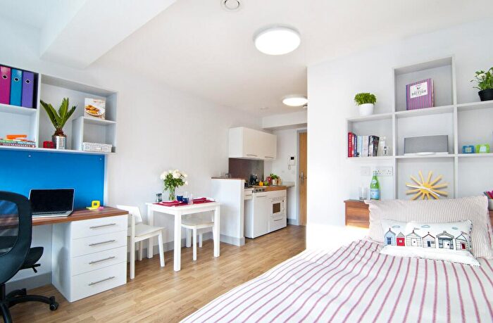 1 Bedroom Private Hall To Rent In High Street, Southampton, SO14