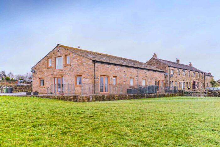 4 Bedroom Semi-Detached House To Rent In Holt Head Road, Blackmoorfoot, HD7