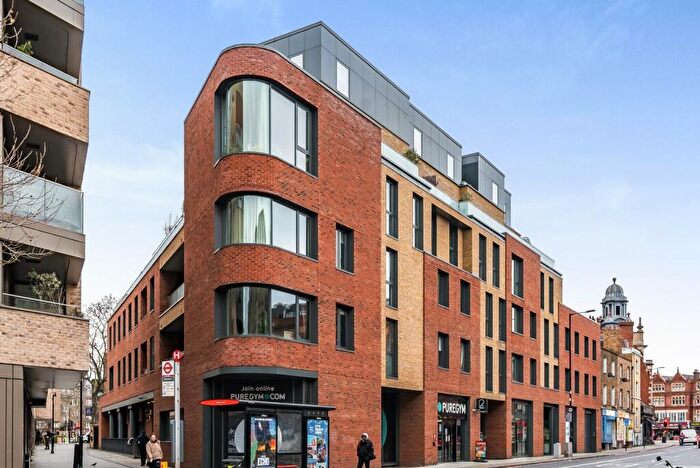 3 Bedroom Apartment To Rent In Camberwell New Road London, SE5