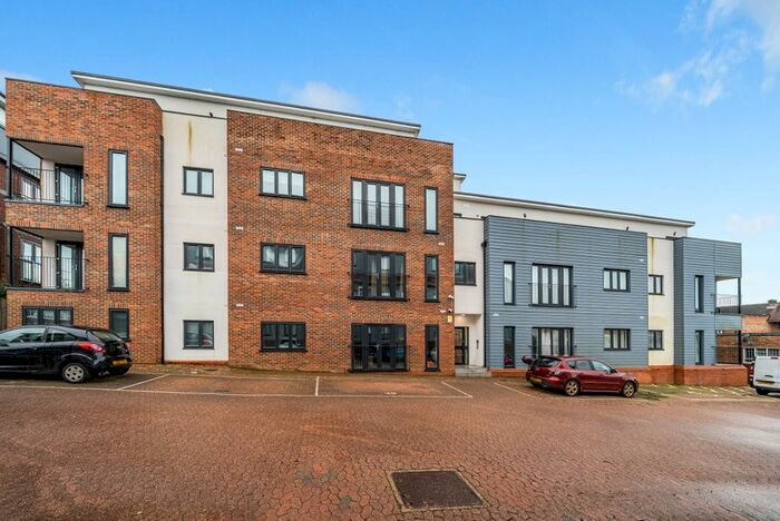 1 Bedroom Flat To Rent In Cantelupe Road, East Grinstead, RH19