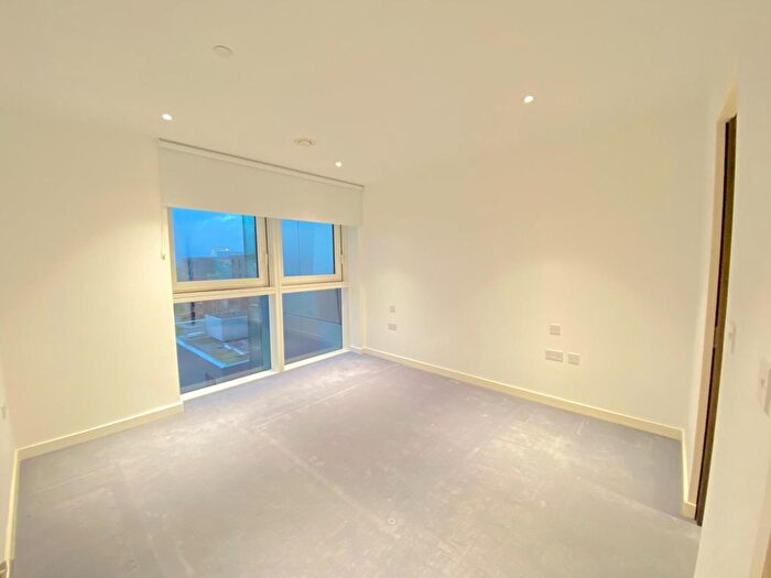 2 Bedroom Flat To Rent In Devan Grove, London, N4