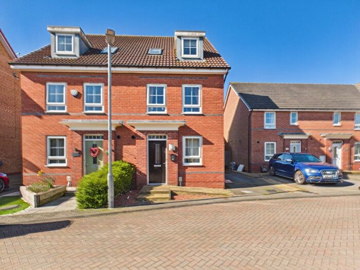 4 Bedroom Semi Detached House For Sale In Primrose Way, Kingswood, Hull, HU7