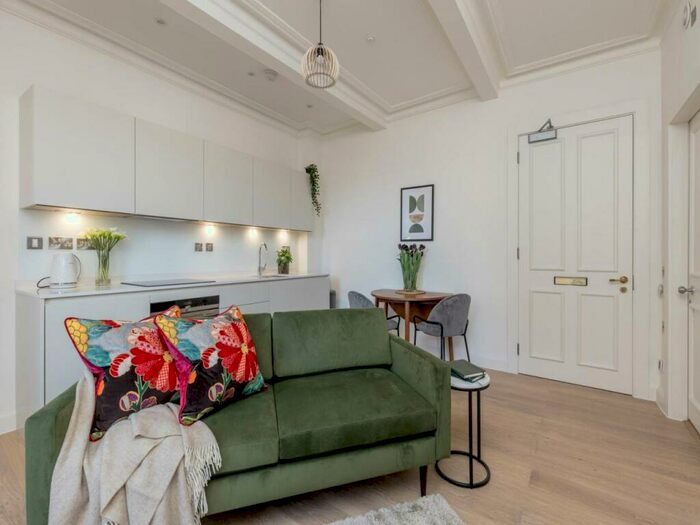 1 Bedroom Flat To Rent In Castle Street, City Centre, Edinburgh, EH2