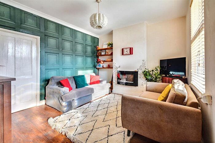3 Bedroom Terraced House For Sale In Park Road, Bestwood Village, NG6