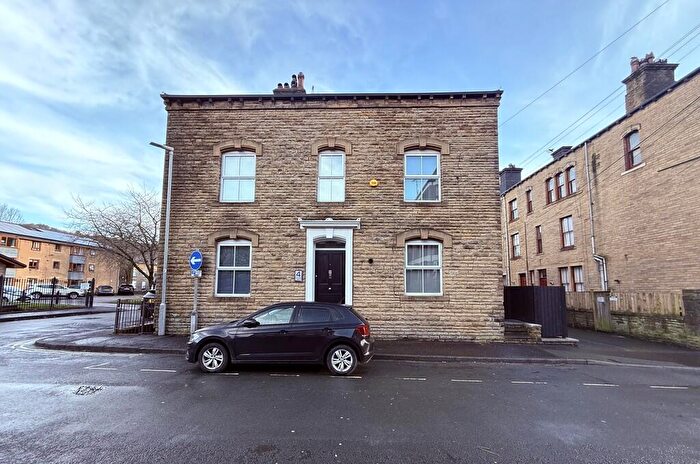3 Bedroom End Of Terrace House For Sale In Roomfield Street, Todmorden, OL14