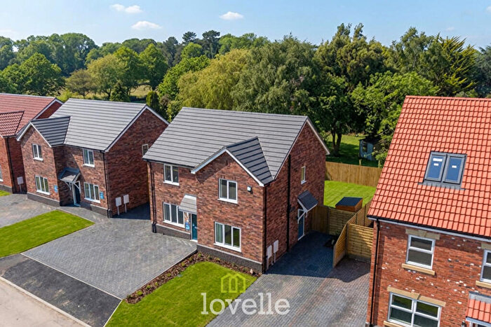 2 Bedroom Semi-Detached House For Sale In Harewood Way, Kings Grove, Grimsby, DN32