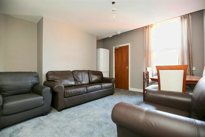 5 Bedroom Maisonette To Rent In Kelvin Grove, Sandyford, Newcastle Upon Tyne NE2