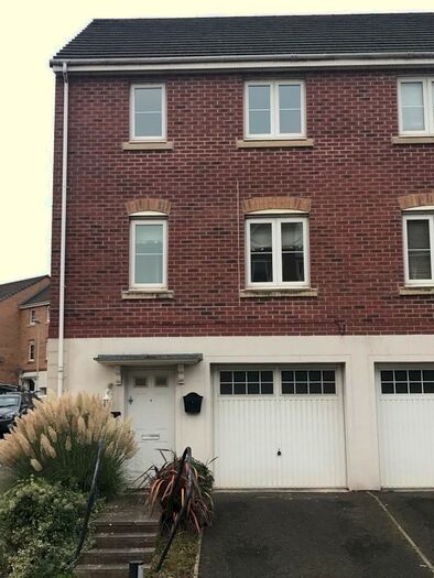 3 Bedroom Town House To Rent In Erw Hir, , Brackla, Mid Glamorgan., CF31