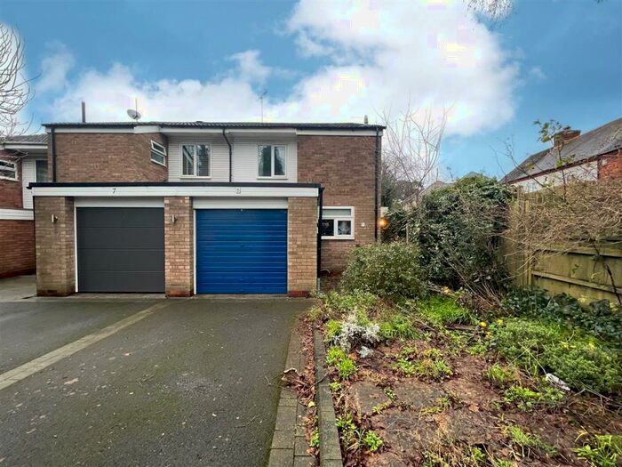 3 Bedroom Semi-Detached House To Rent In Dove Close, Yardley, Birmingham, B25