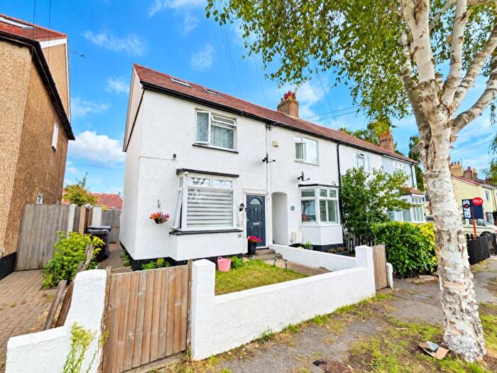 4 Bedroom End Of Terrace House For Sale In Elm Road, Hadleigh, Essex, SS7